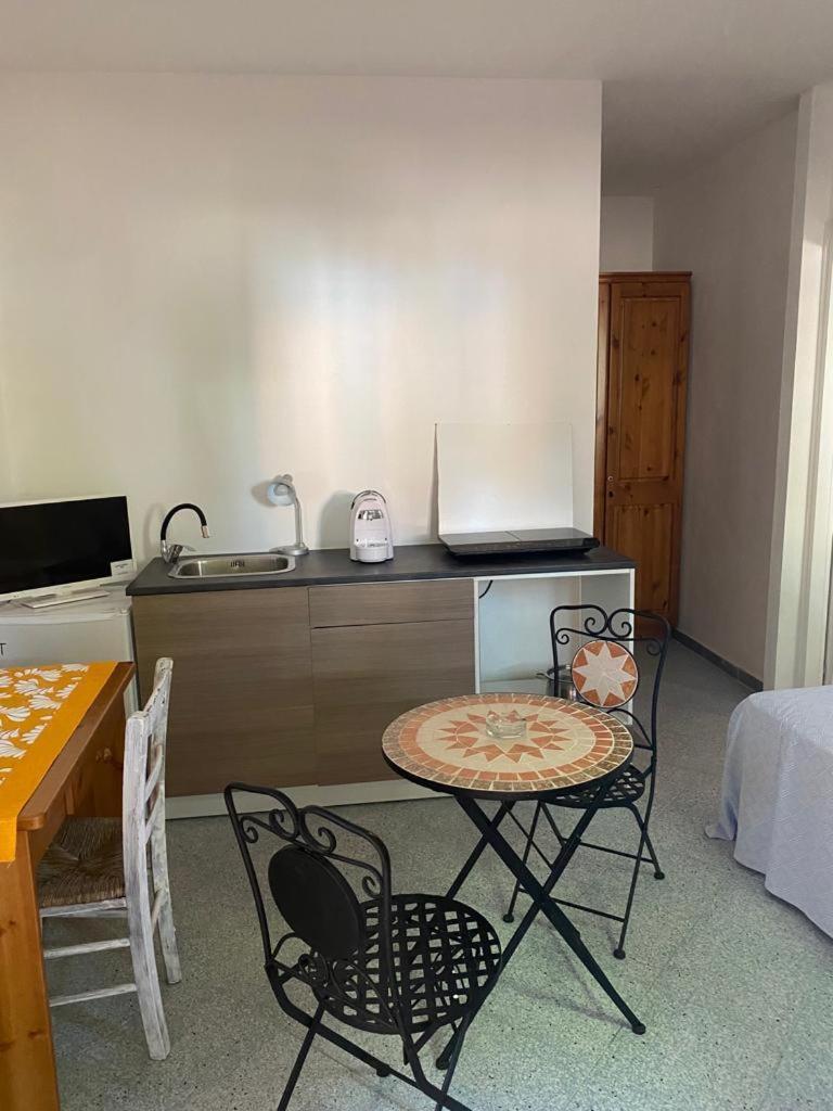 Le Stanze Del Mare Aparthotel Golfo Aranci Szoba fotó